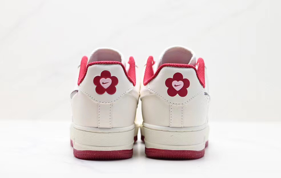 Nike air force valentine edition best sale