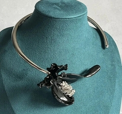 kole-choker-fiksirovannoj-formy-orhideya