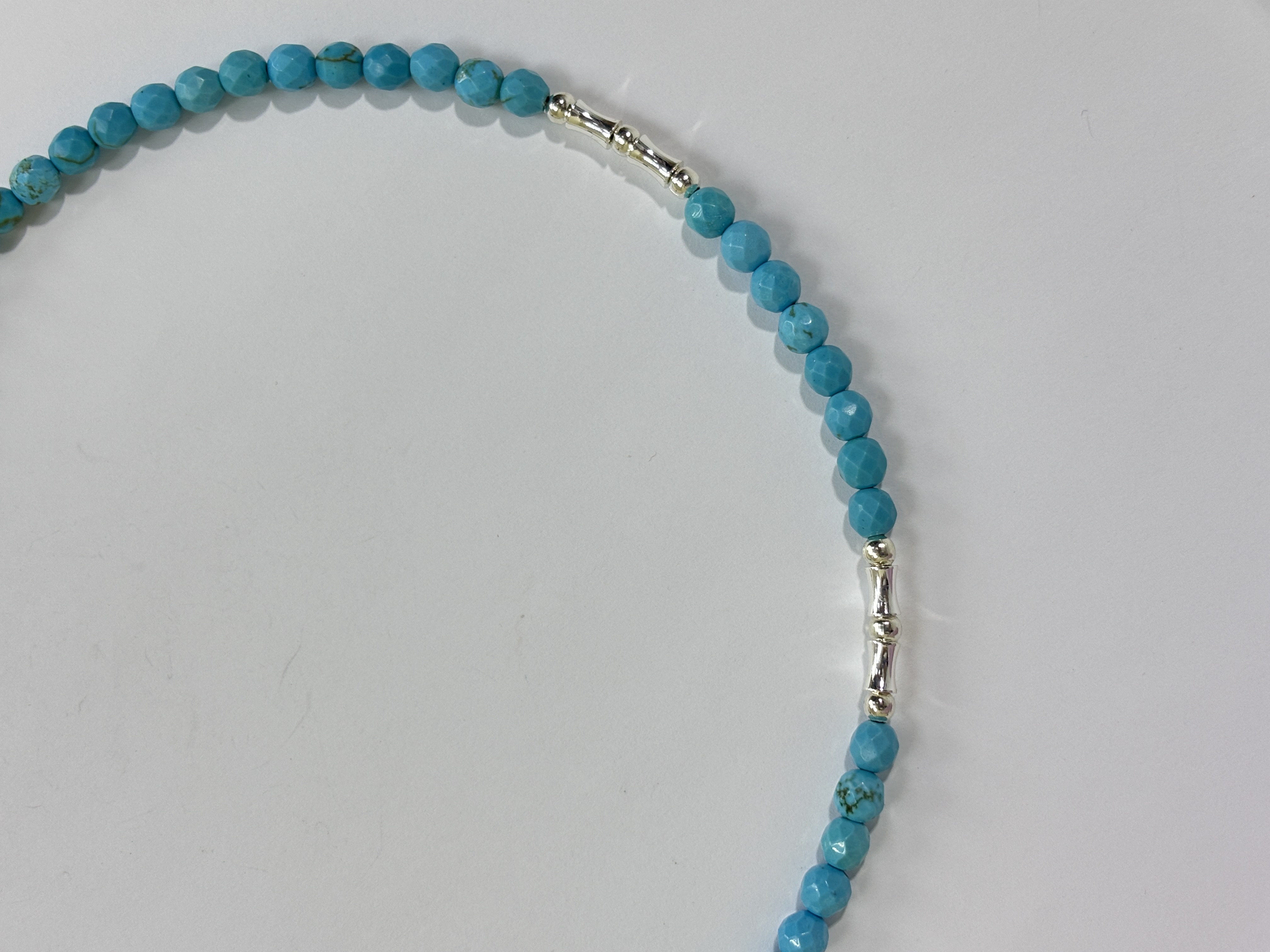 Говлит (колье из натуральных камней)