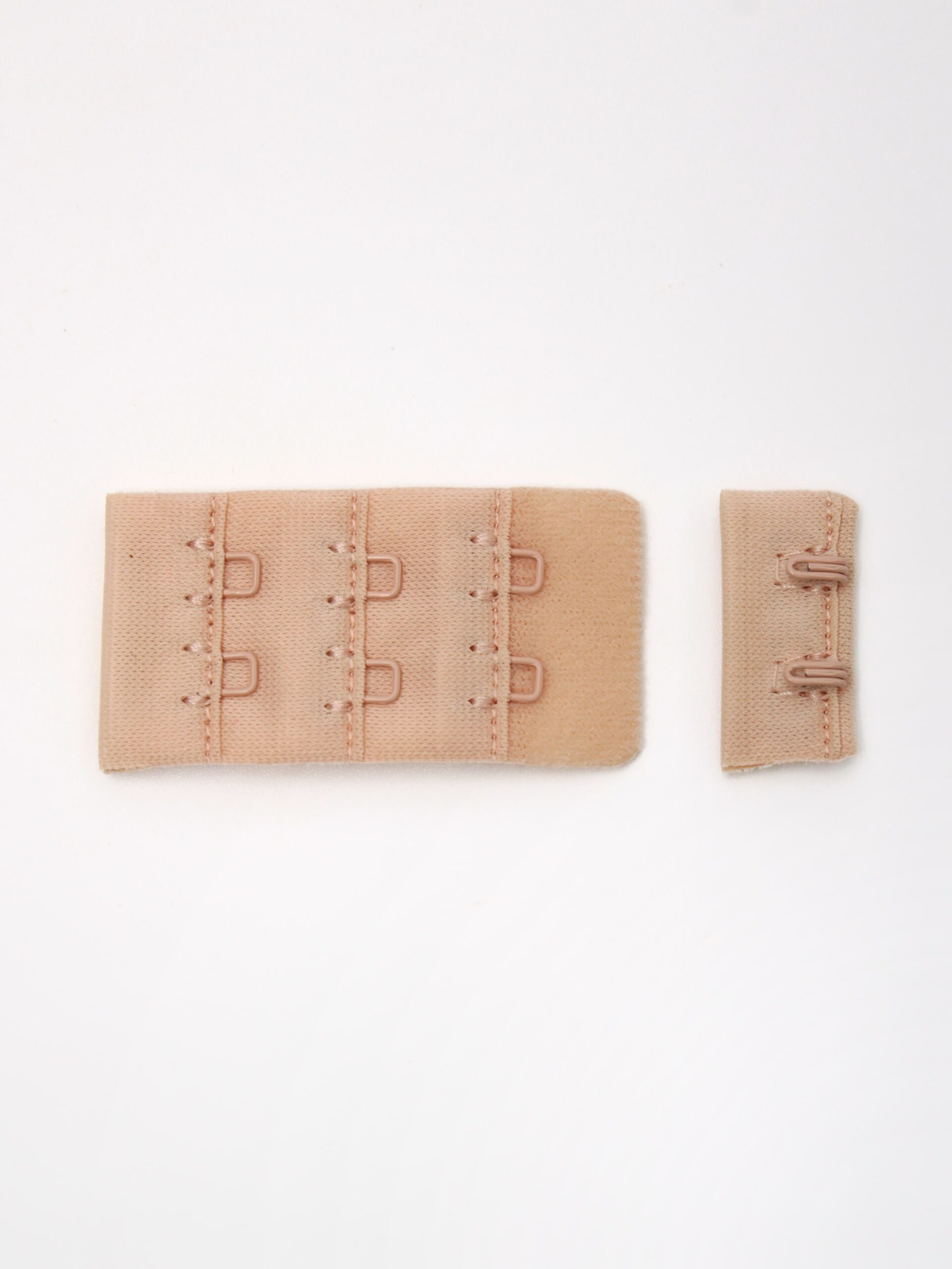 Застежка для бюстгальтера бежевая по Лауме с крючками 2х3 (Латвия)