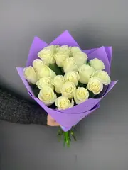 Букет 21 белых роза Эквадор 50см в ленте