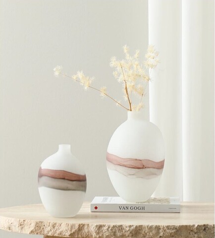 Ваза Flowing white vase B