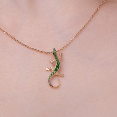 03-3208-00-723-1110-57-podveska-yashcherka-iz-zolota-s-hromdiopsidami