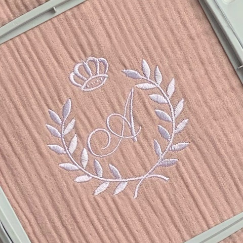 Вышивка «Заглавная буква имени»