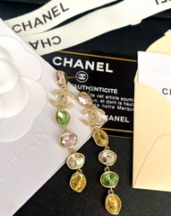 20812 - Серьги в стиле CHANEL длинные с цветными камнями