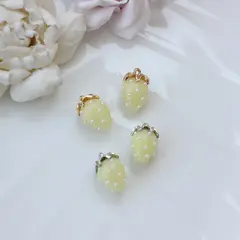 Подвеска Ягода клубника, акрил, жёлтый, позолота, 19*11 мм, П1137