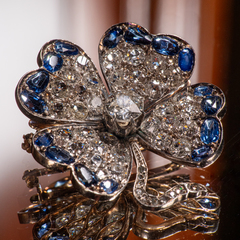 Золотая антикварная брошь "Клевер" с бриллиантами и сапфирами