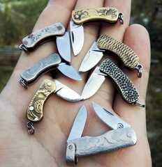 Coin folding knife