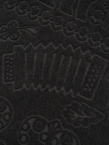 Полотенце махровое с объёмным жаккардовым рисунком «Таинственный Лес» чёрного цвета