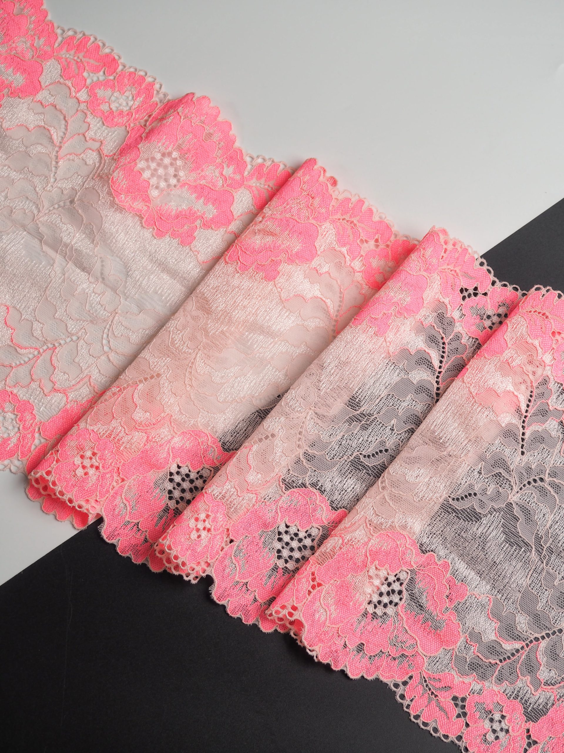 Эластичное кружево цветочно-розовое с кораллово-розовым ширина 23 см