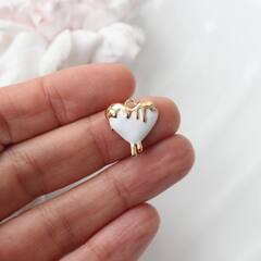 УЦЕНКА!!! Подвеска Сердце с белой эмалью, 17*15 мм, позолота, У055