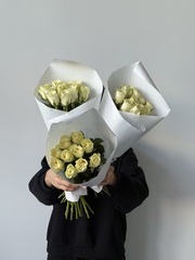 Охапка одноголовой розы в белом оттенке 10 шт