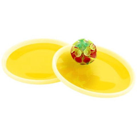 Flicka игра с перекидыванием мяча