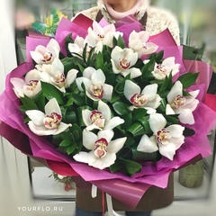 Букет из 15 белых орхидей