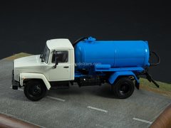 GAZ-3307 KO-503V waste disposal vacuum machine 1:43 Legendary trucks USSR #21