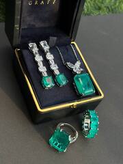 31949- Кольцо-дорожка из серебра 925 пробы с вставками цвет турмалин/параиба в огранке багет