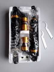 Амортизаторы 365 мм для Honda CB 900 F Hornet и др., черно-желтый.