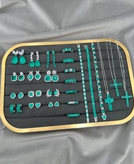 31949- Кольцо-дорожка из серебра 925 пробы с вставками цвет турмалин/параиба в огранке багет