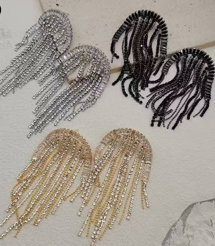 56428- Серьги длинные с кристаллами