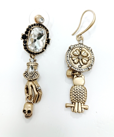 sergi-assimetrichnye-s-podveskami-alexander-mcqueen