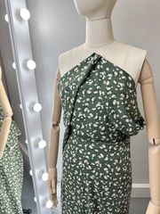 Вискоза штапель Лютики на зеленом фоне