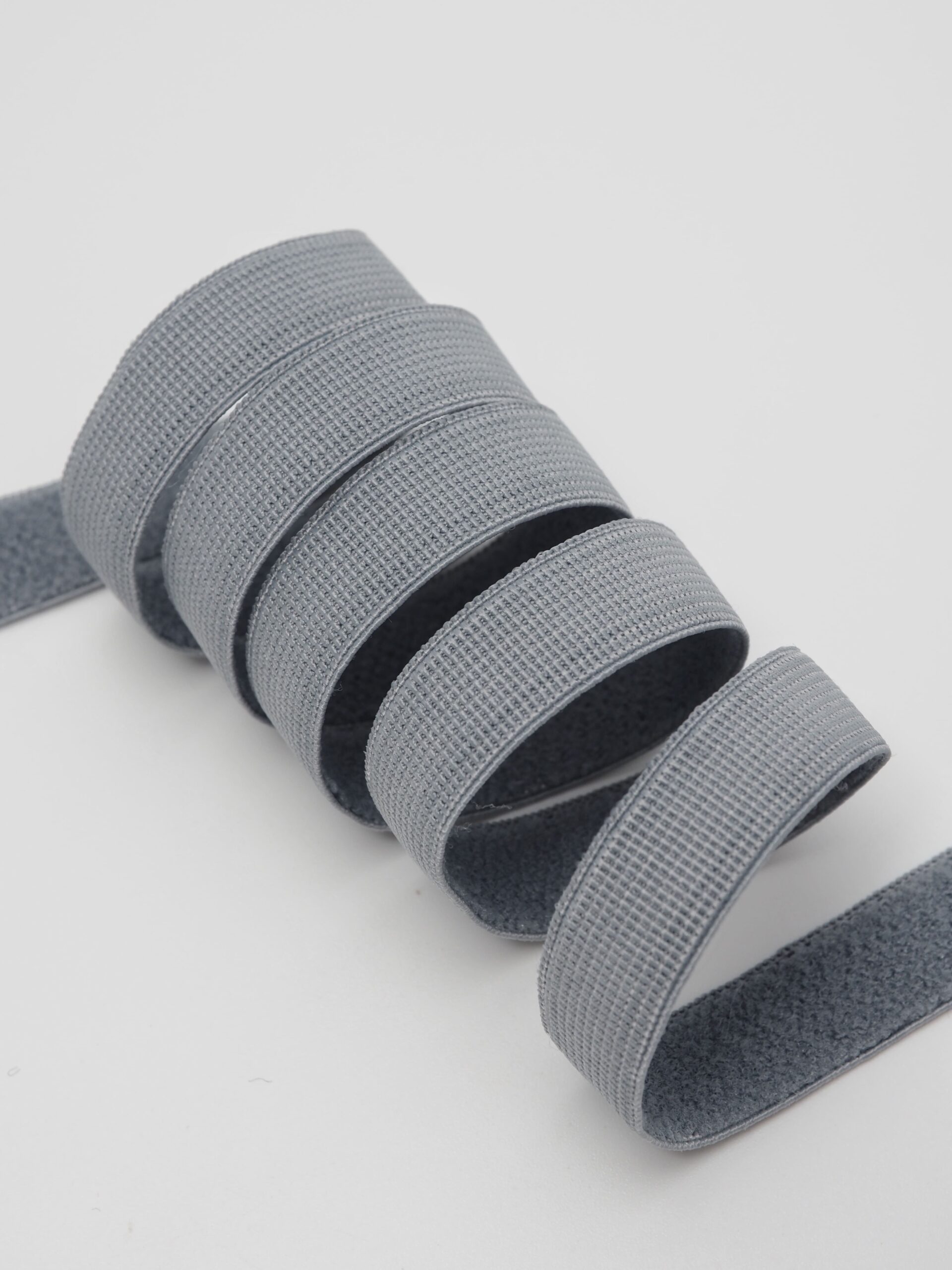 Резинка отделочная темно-серая 12 мм