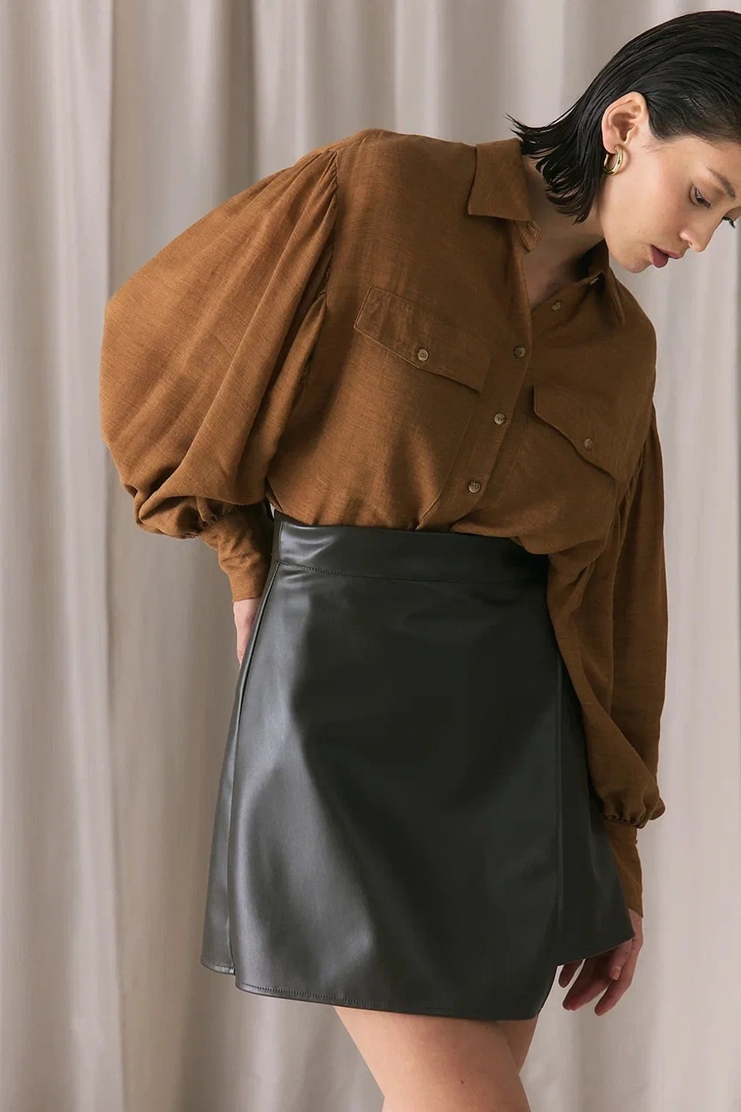 Кожаная мини юбка