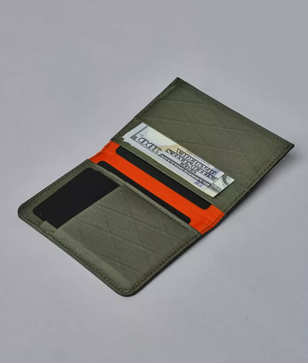 Alpaka Ark Bifold Wallet