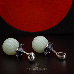 Подвеска "Доугун" с голубым нефритом.