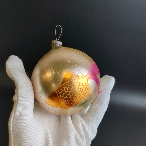 Ёлочная игрушка шар стекло, подвесной, ручная роспись "Золотая рыбка", d-8 см, яркий, винтаж СССР 1970-1980 гг
