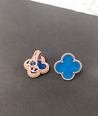 Серьги Trendy клевер крупные с синей вставкой 1 мотив