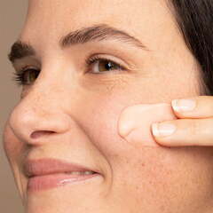 Крем для лица дневной увлажняющий разглаживание и сияние 