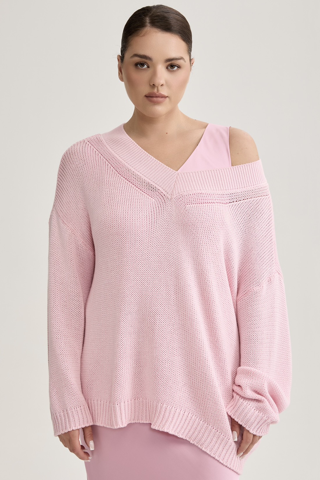 Джемпер вязаный на одно плечо, розовый