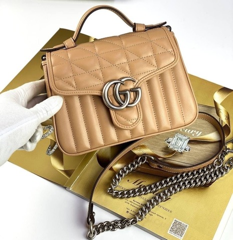 Мини-сумка Gucci GG Marmont с ручкой сверху бежевый