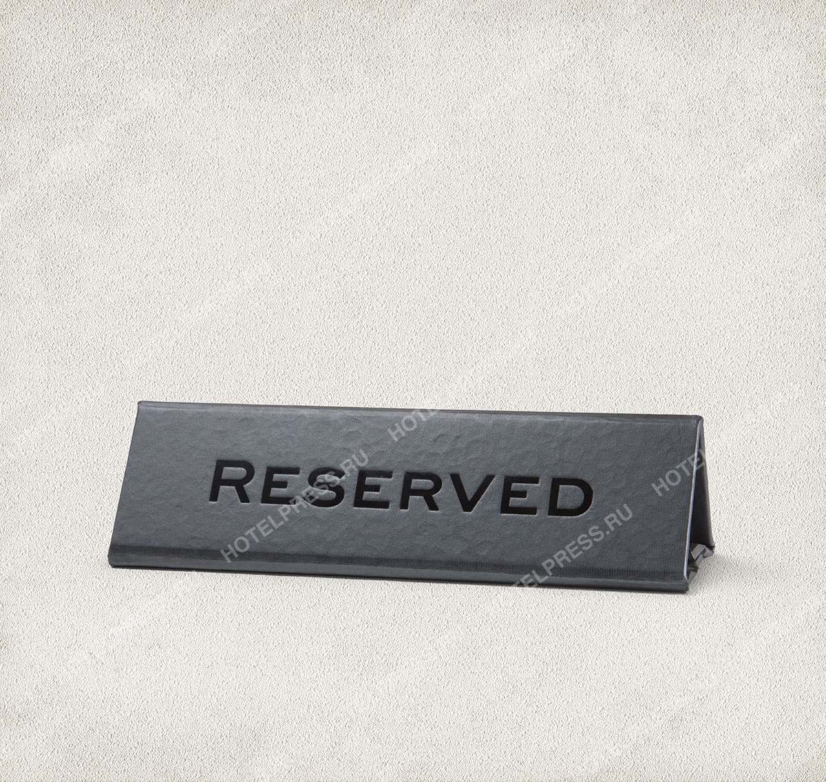 Компактная табличка "Reserved" из материала "металлик"