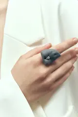 Кольцо Гера, серый фарфор