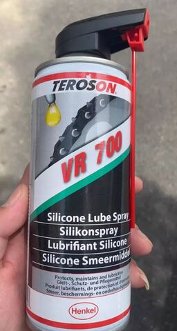 Teroson VR 700 - средство для ухода за металлическим, резиновыми и полимерными поверхностями - 400 мл