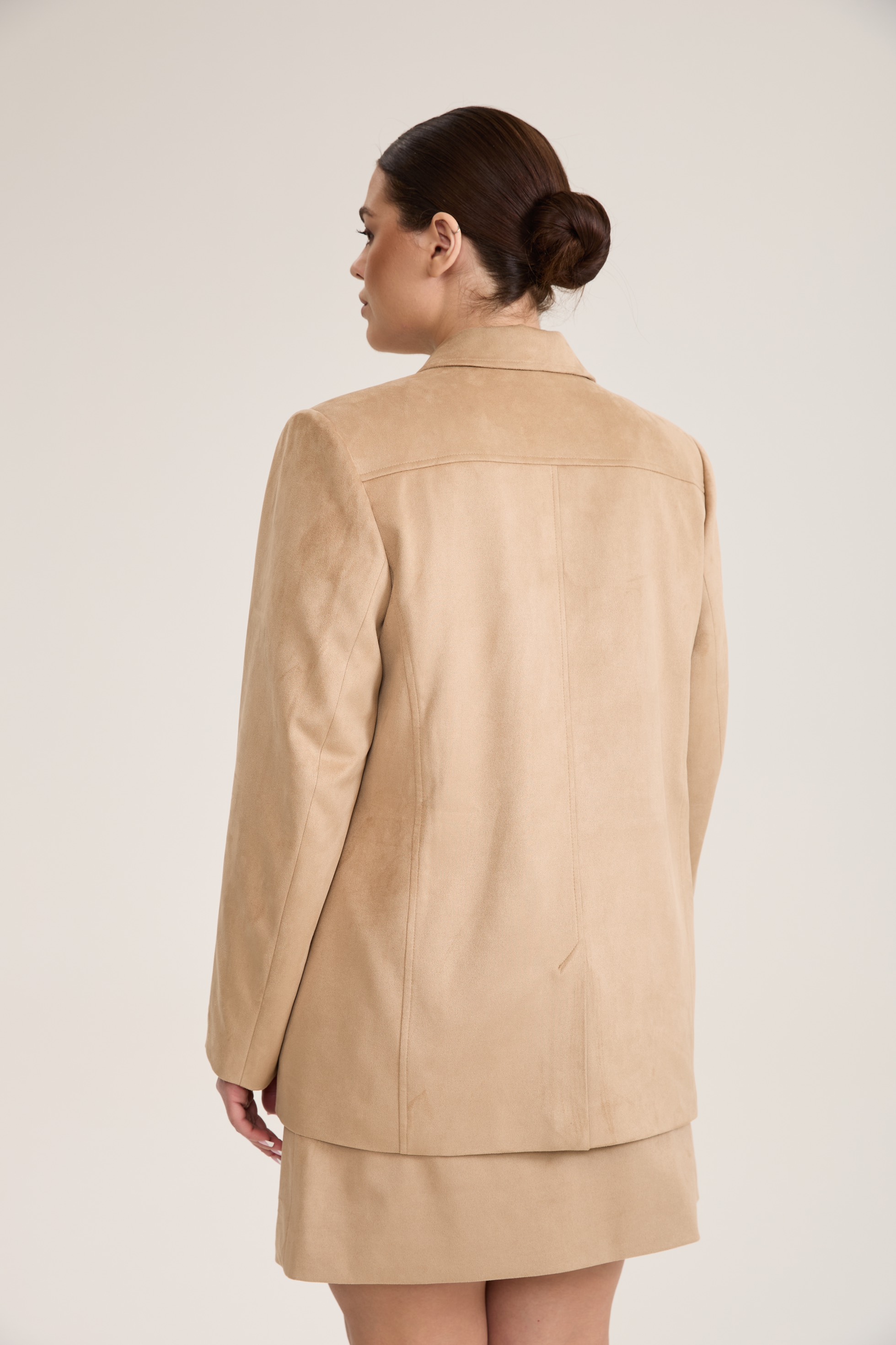 Жакет однобортный из экозамши, песочный