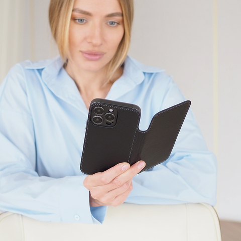 Чехол-книжка кожаная для iPhone 16 Pro, теленок черного цвета