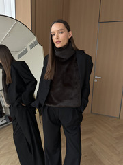 Манишка из эко-меха коричневая