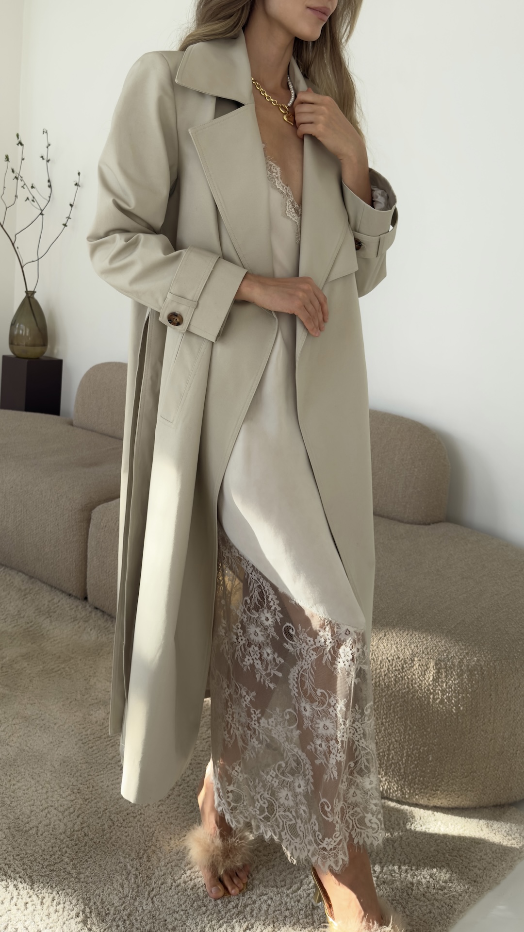 Тренч полной длины с английским воротником и кокеткой