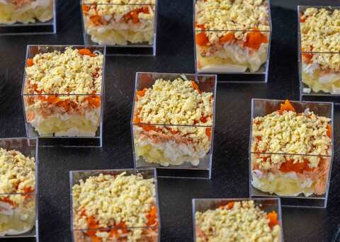 Веррин с салатом &quot;Мимоза&quot; с лососем, 12 шт.