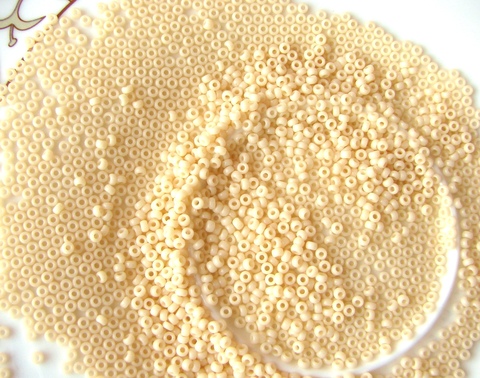 RR-0492 Opaque dark cream