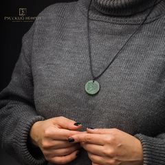 Амулет "Год лошади" из зелёного нефрита.