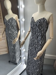 Вискоза штапель Зебра на черном фоне