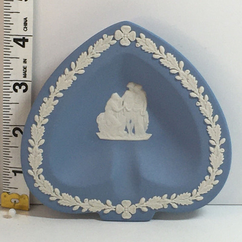 Пики.Тарелка мелочница для украшений. Wedgwood. Англия, бисквитный фарфор, ручная работа, 1970 г