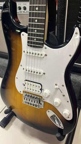 FENDER SQUIER BULLET TREM BSB электрогитара, цвет санберст