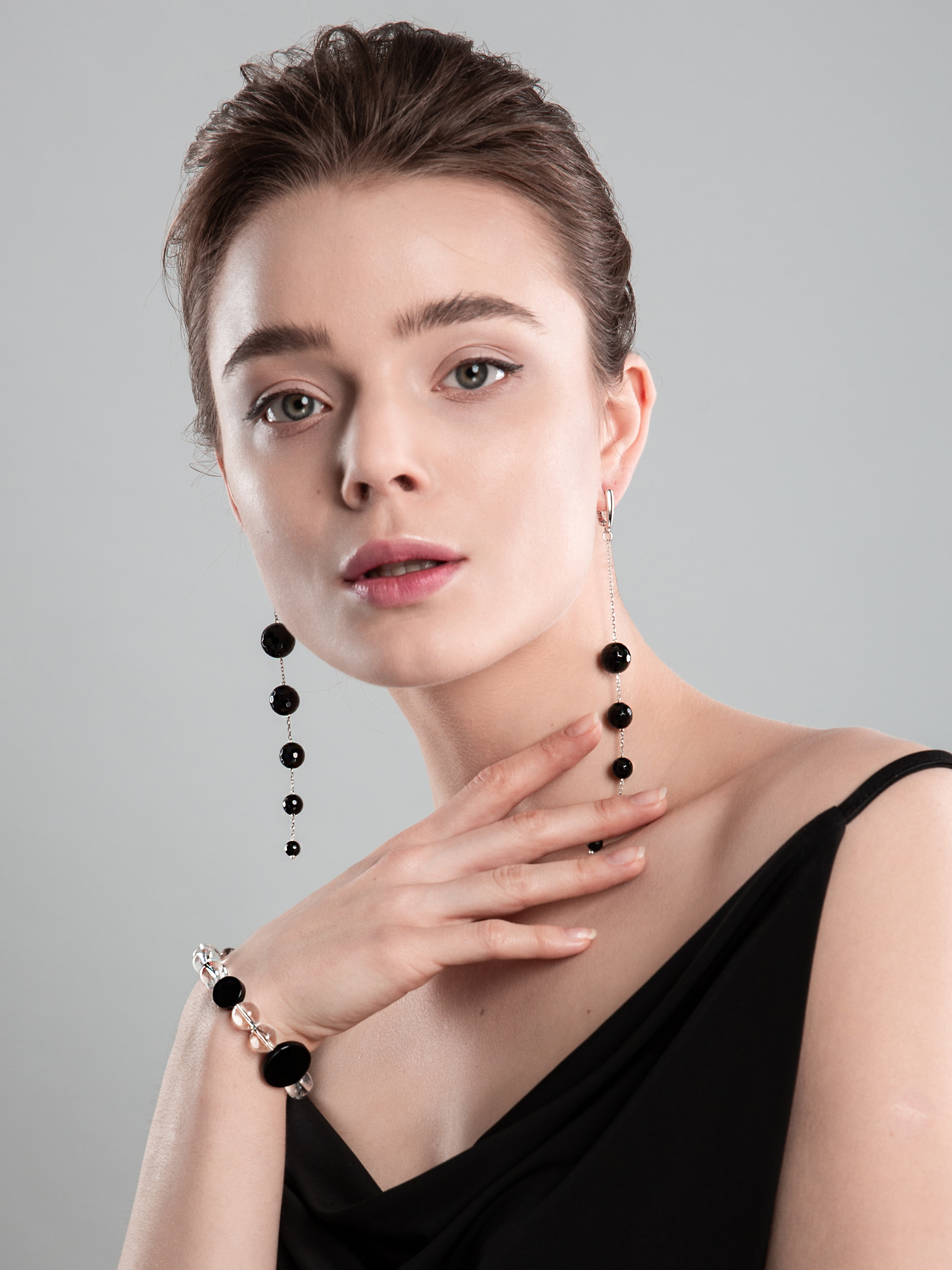 Серьги асимметричные с черным агатом