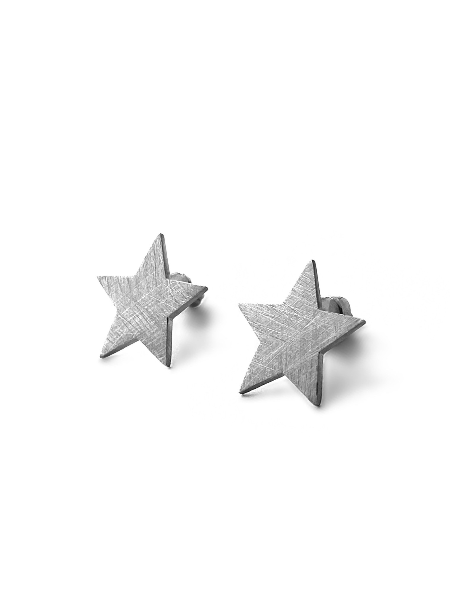 Серебряные сатиновые серьги-пусеты «Звезды»