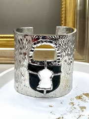 Браслет-манжета широкий KEYHOLE в стиле Schiaparelli матовое серебро/золото